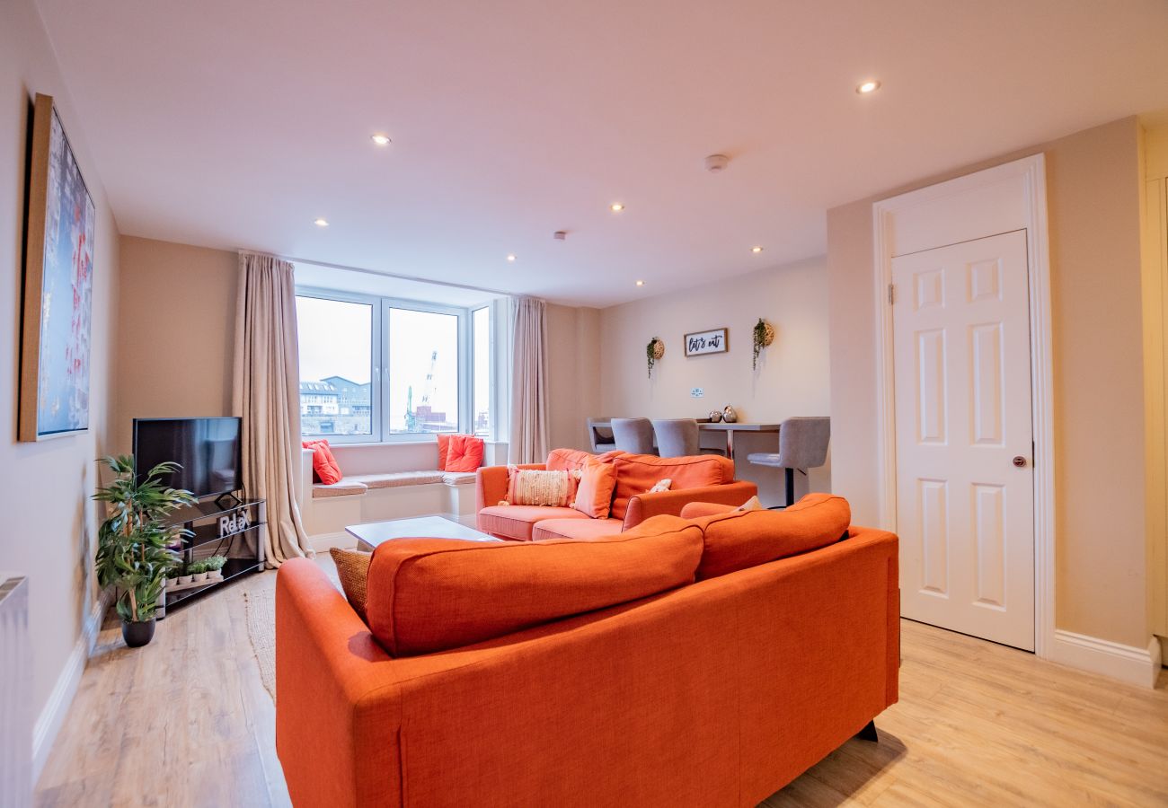 Apartment in Galway City - Harbour View Suites - Unit B - 3Bed/2Bath - 6 Sleeper