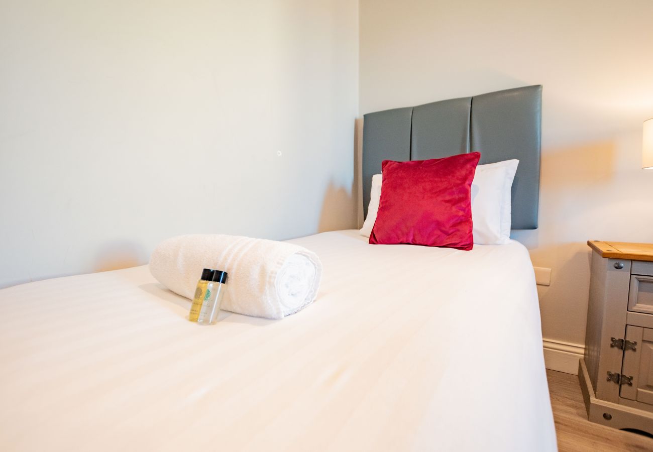 Apartment in Galway City - Stylish Harbour View Apartment in a Private Building. Family Friendly