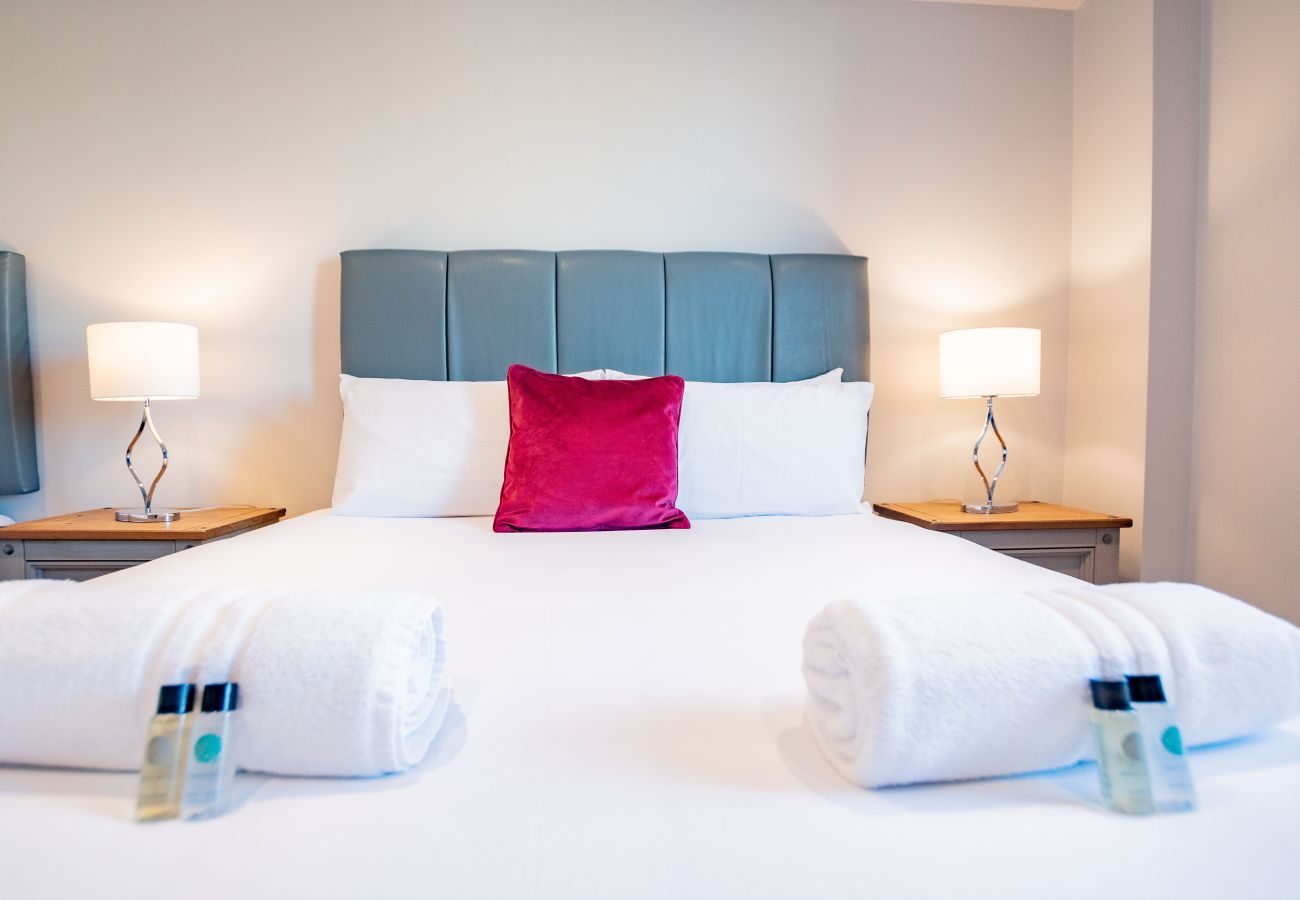 Apartment in Galway City - Stylish Harbour View Apartment in a Private Building. Family Friendly