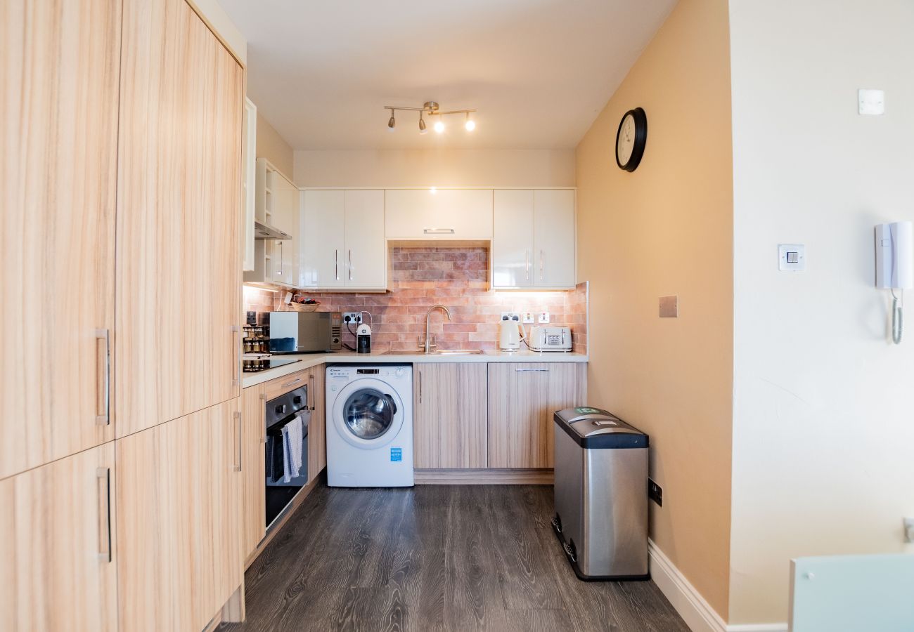 Apartment in Galway City - Stylish Harbour View Apartment in a Private Building. Family Friendly