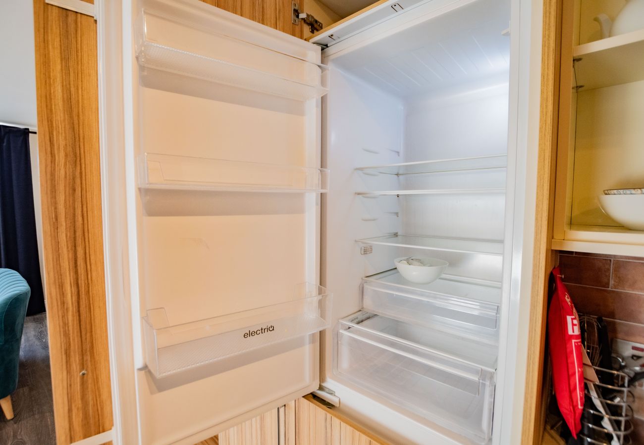Apartment in Galway City - Stylish Harbour View Apartment in a Private Building. Family Friendly