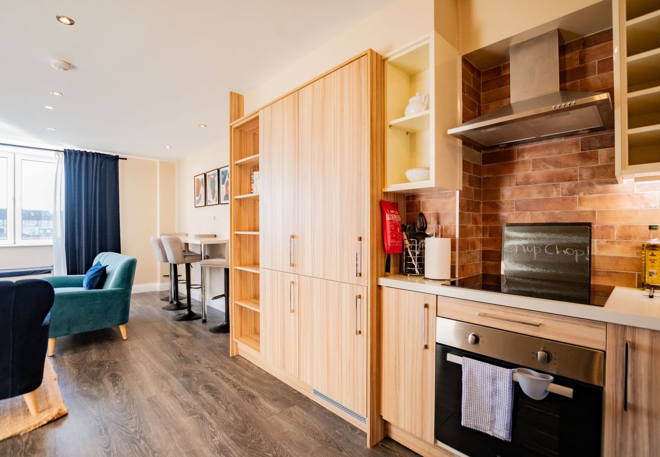 Apartment in Galway City - Stylish Harbour View Apartment in a Private Building. Family Friendly