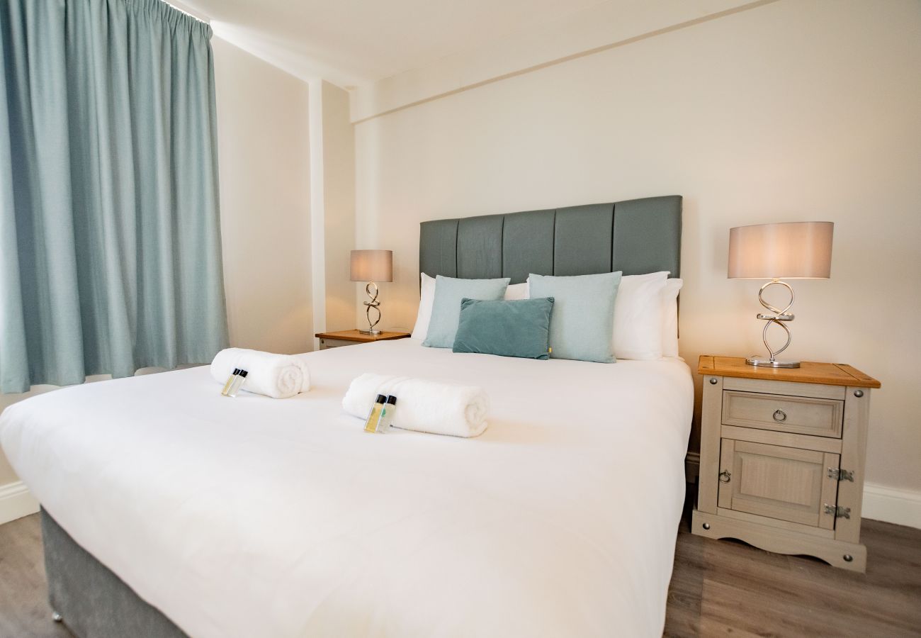 Apartment in Galway City - Stylish Harbour View Apartment in a Private Building. Family Friendly
