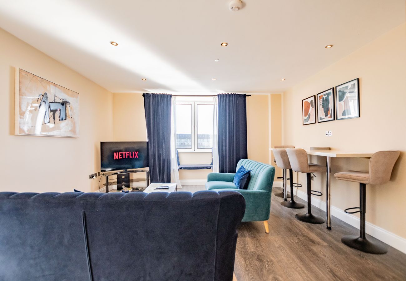 Apartment in Galway City - Stylish Harbour View Apartment in a Private Building. Family Friendly