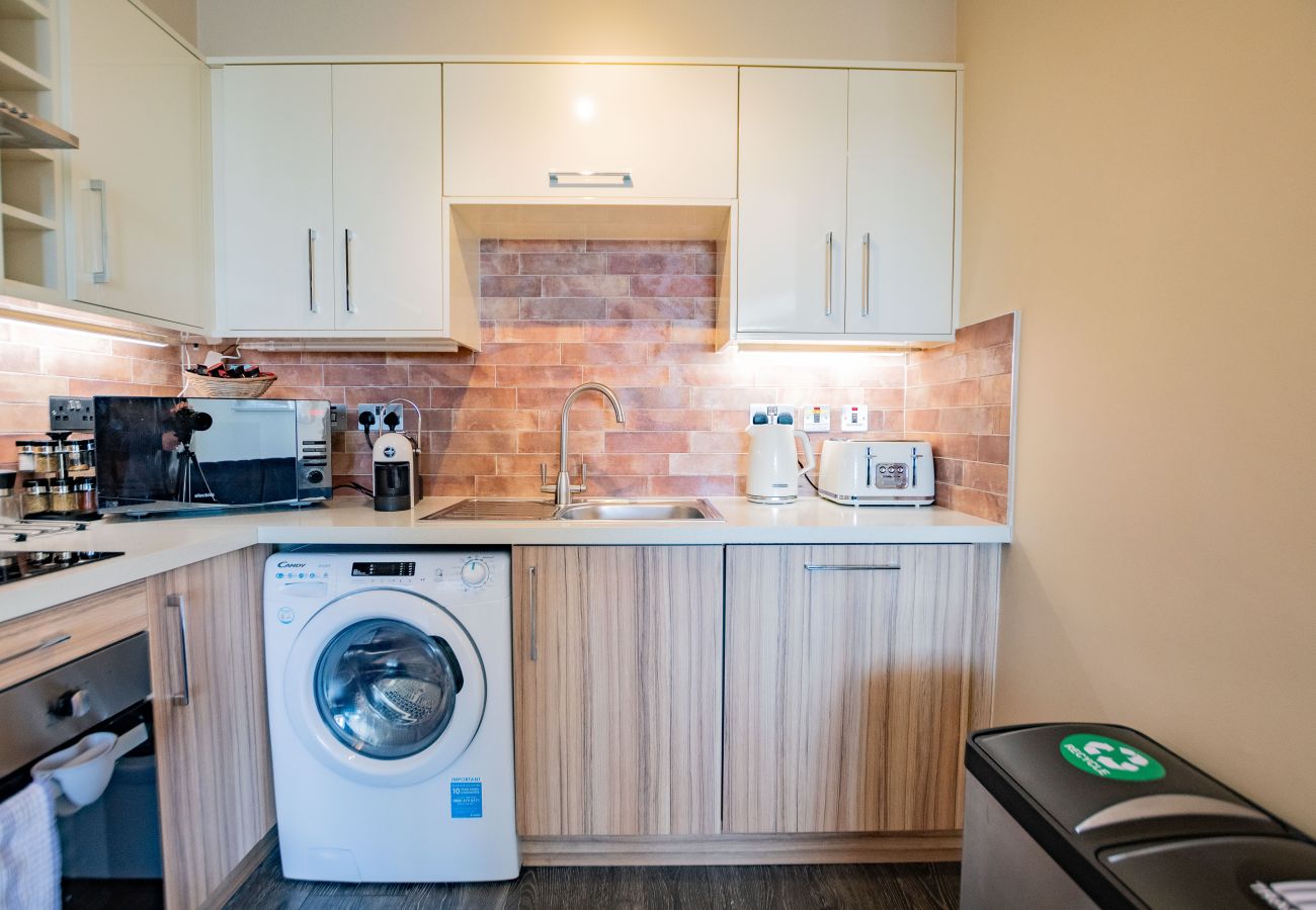 Apartment in Galway City - Stylish Harbour View Apartment in a Private Building. Family Friendly