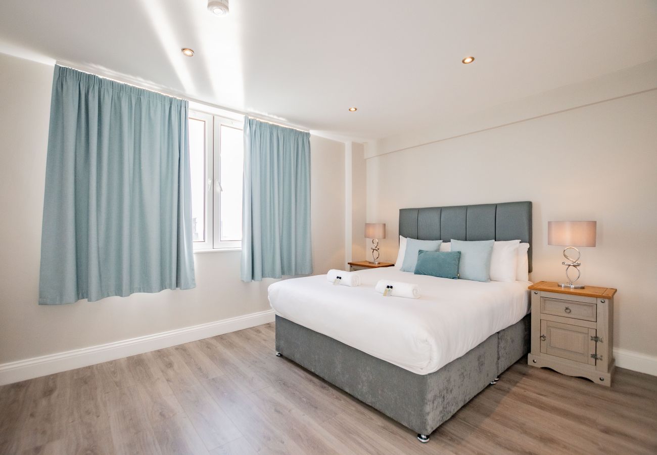 Apartment in Galway City - Stylish Harbour View Apartment in a Private Building. Family Friendly