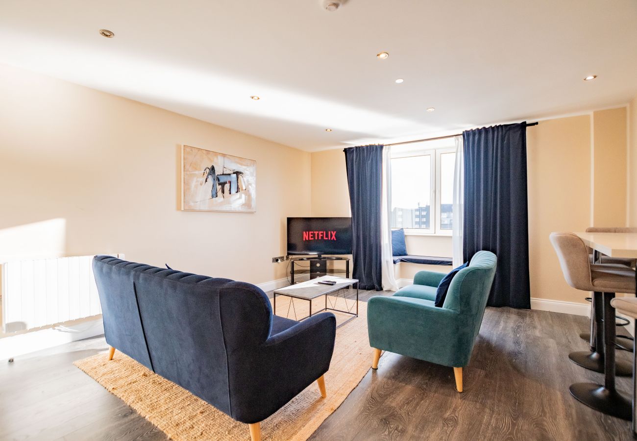 Apartment in Galway City - Stylish Harbour View Apartment in a Private Building. Family Friendly