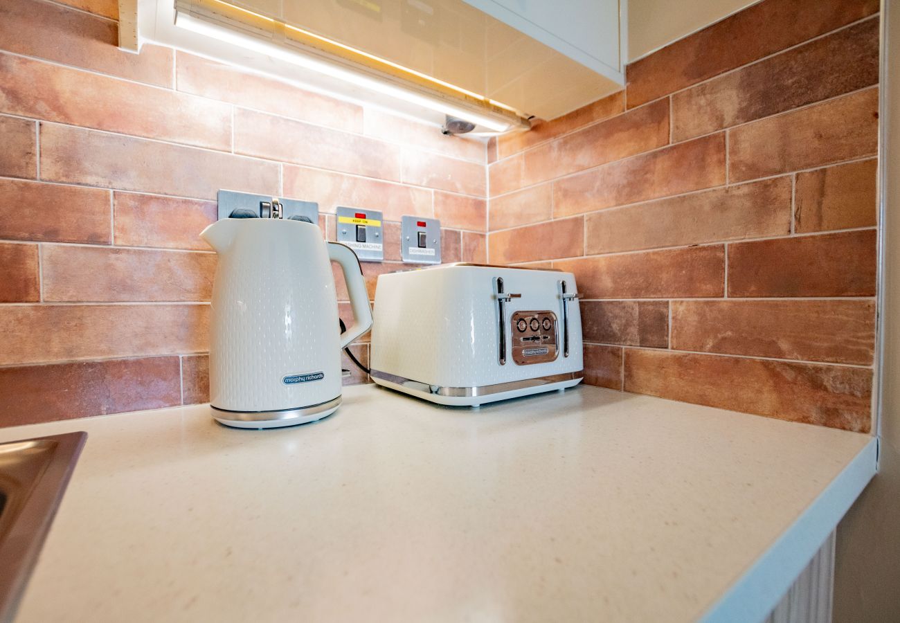 Apartment in Galway City - Stylish Harbour View Apartment in a Private Building. Family Friendly