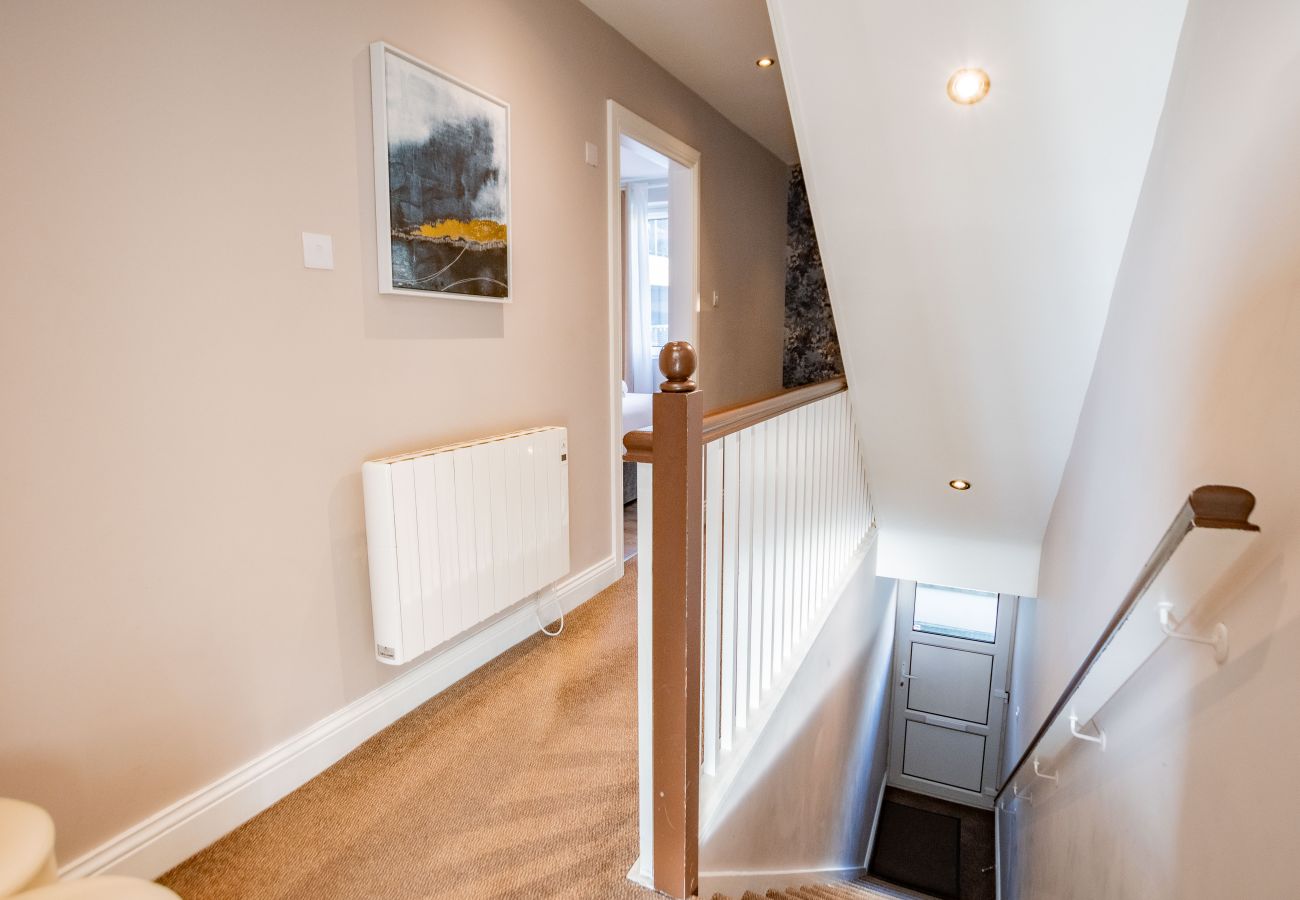 Apartment in Galway City - Stylish Harbour View Apartment in a Private Building. Family Friendly