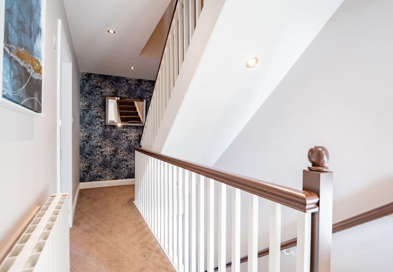 Apartment in Galway City - Stylish Harbour View Apartment in a Private Building. Family Friendly