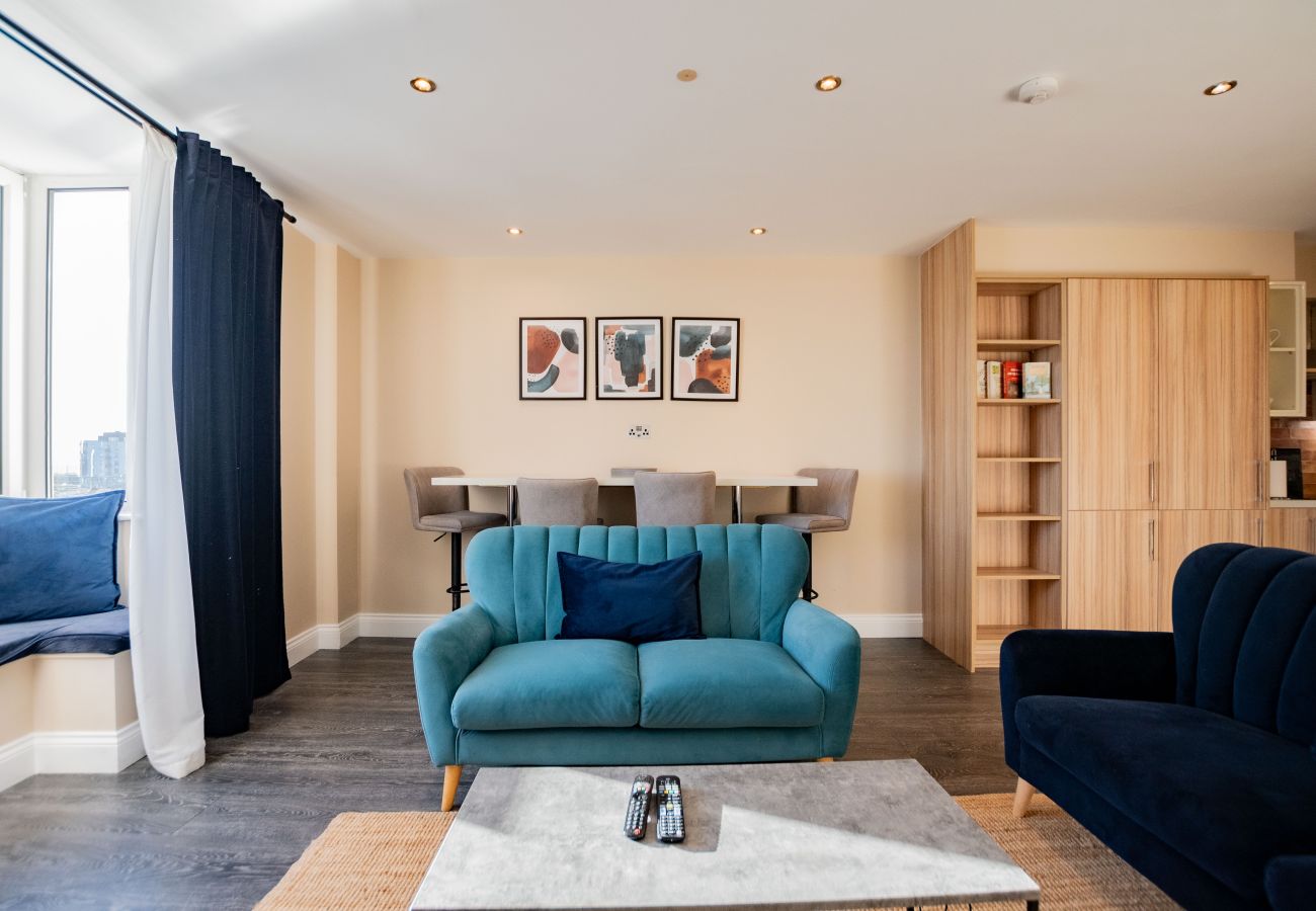 Apartment in Galway City - Stylish Harbour View Apartment in a Private Building. Family Friendly