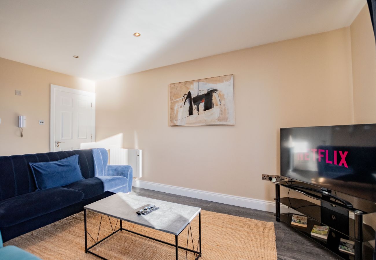 Apartment in Galway City - Stylish Harbour View Apartment in a Private Building. Family Friendly