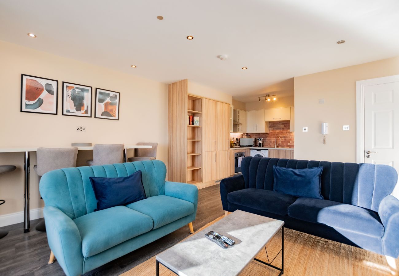 Apartment in Galway City - Stylish Harbour View Apartment in a Private Building. Family Friendly