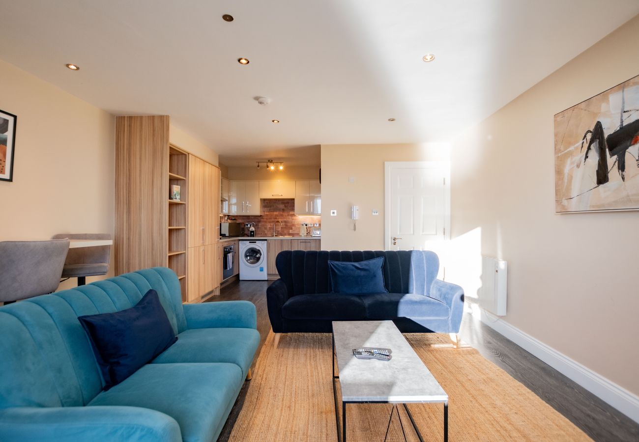 Apartment in Galway City - Stylish Harbour View Apartment in a Private Building. Family Friendly