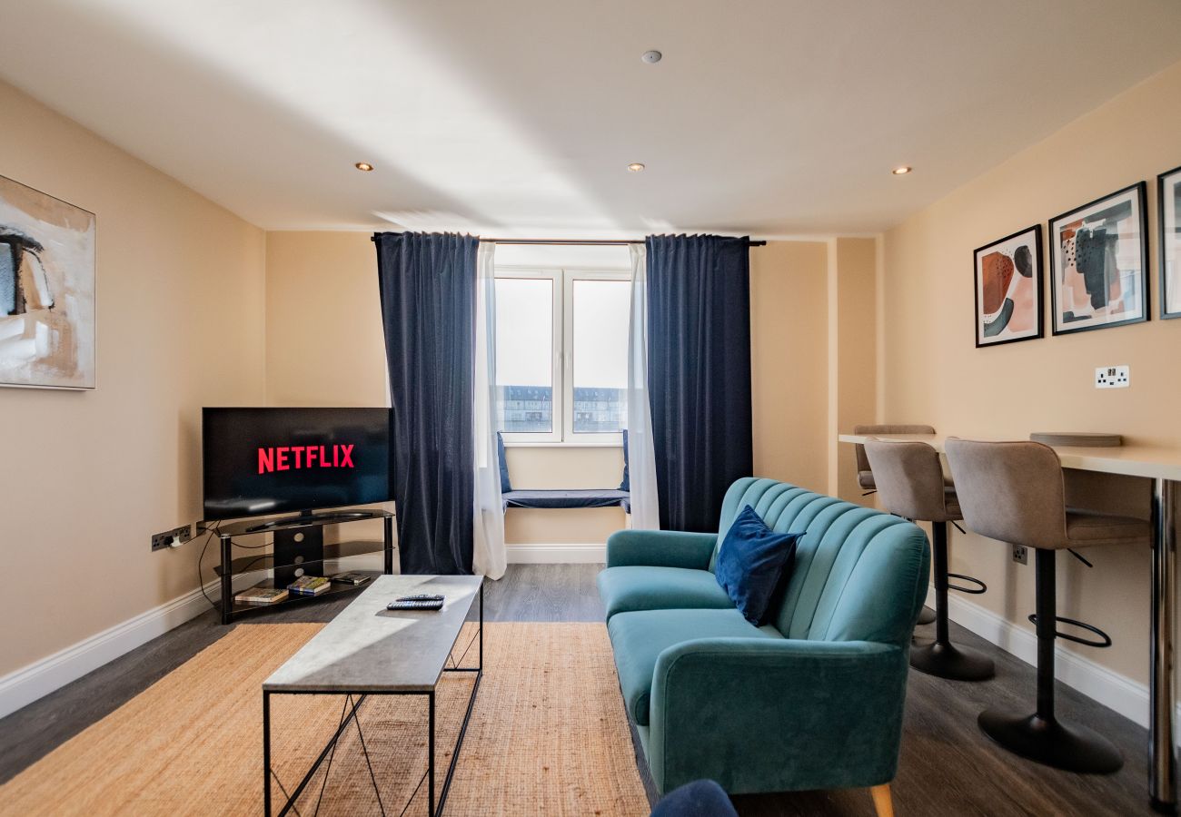 Apartment in Galway City - Stylish Harbour View Apartment in a Private Building. Family Friendly