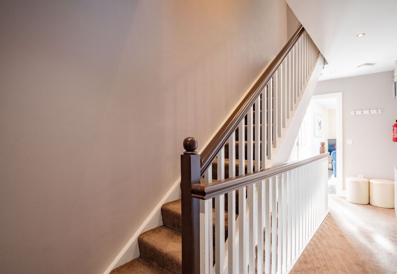 Apartment in Galway City - Stylish Harbour View Apartment in a Private Building. Family Friendly