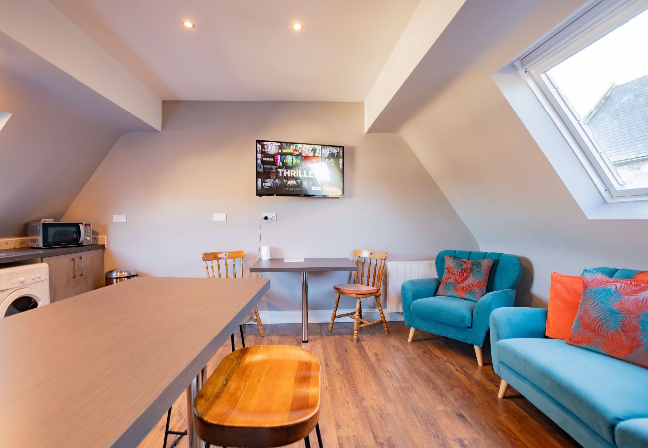 Apartment in Galway City - LOCATION! 2 bed/1 bath City Loft Apartment. 2 min walk to the Latin Quarter and Eyre Square. 