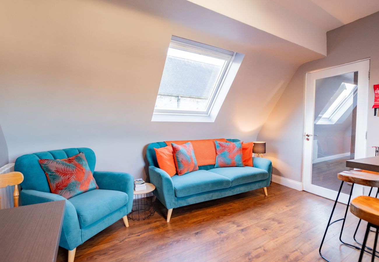 Apartment in Galway City - LOCATION! 2 bed/1 bath City Loft Apartment. 2 min walk to the Latin Quarter and Eyre Square. 