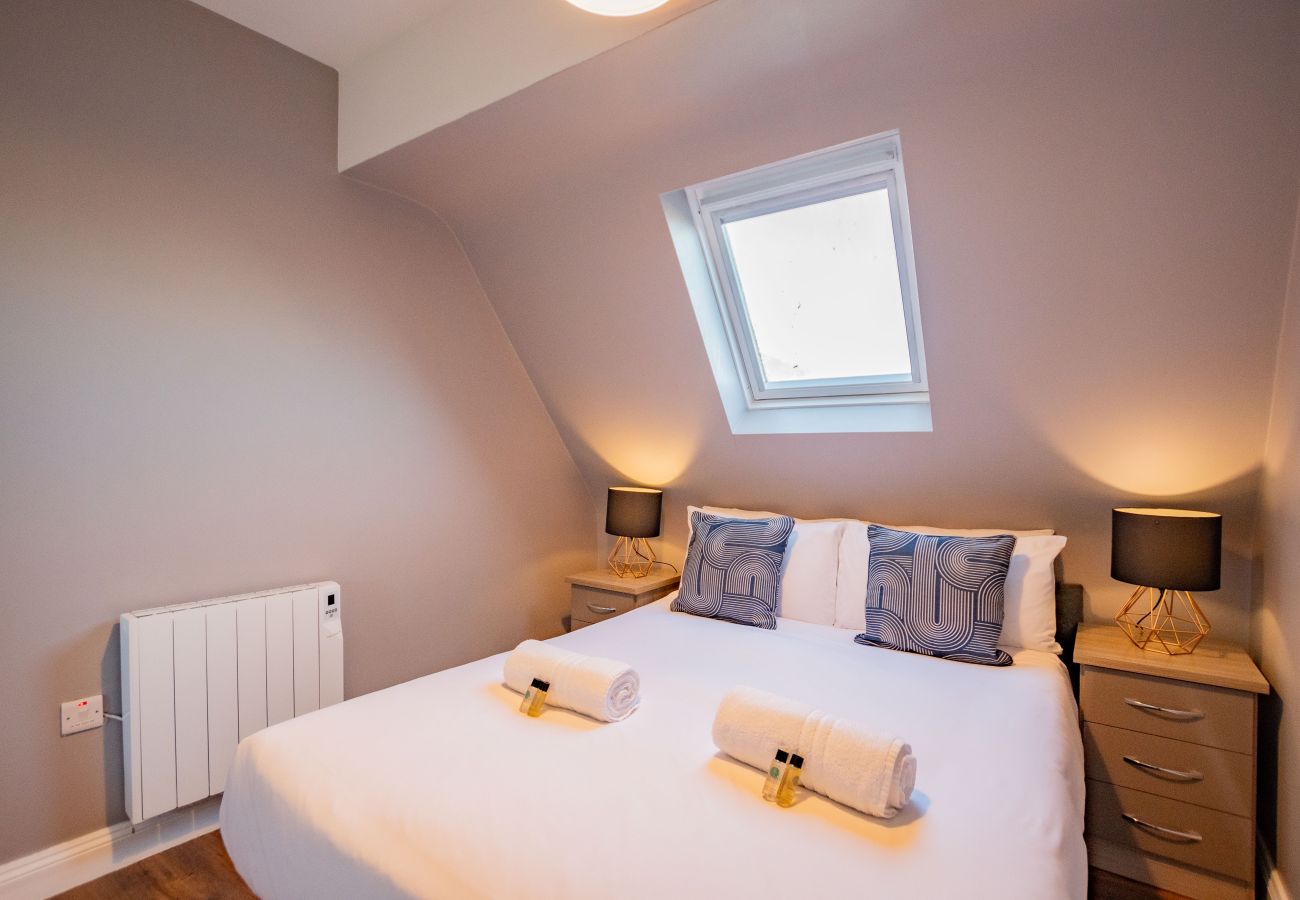 Apartment in Galway City - LOCATION! 2 bed/1 bath City Loft Apartment. 2 min walk to the Latin Quarter and Eyre Square. 