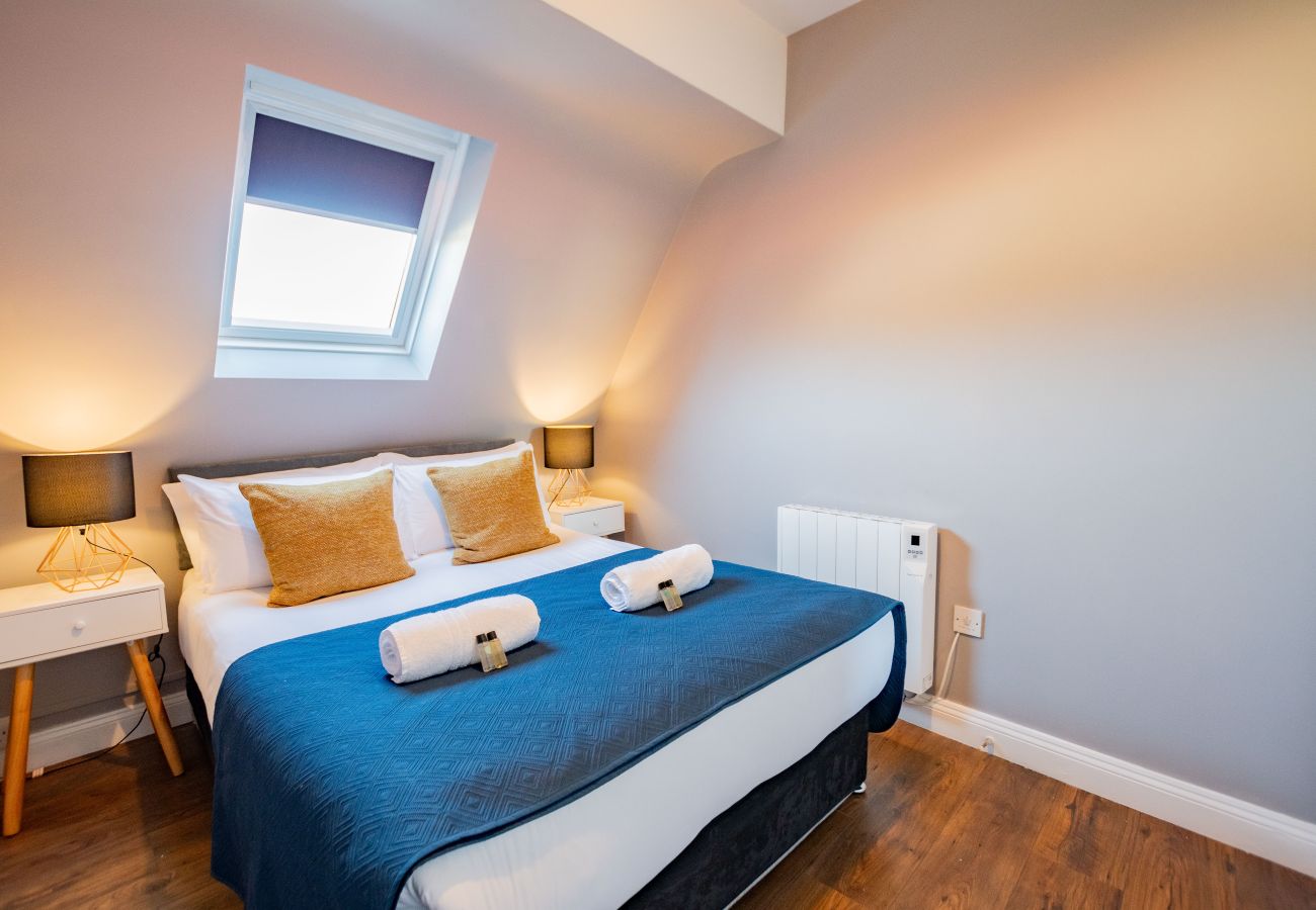 Apartment in Galway City - LOCATION! 2 bed/1 bath City Loft Apartment. 2 min walk to the Latin Quarter and Eyre Square. 