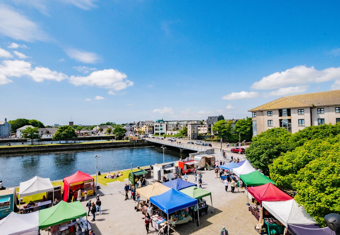 Apartment in Galway City - The Spanish Arch Retreat - Sleeps 4