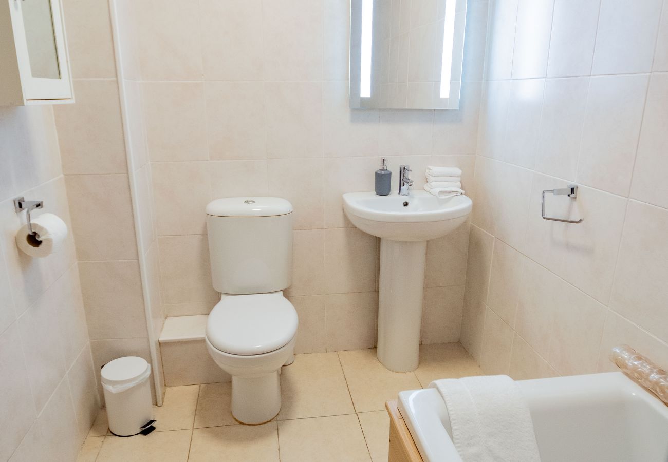 Apartment in Galway City - Location! Minutes to the Latin Quarter, Spanish Arch, and Shop Street