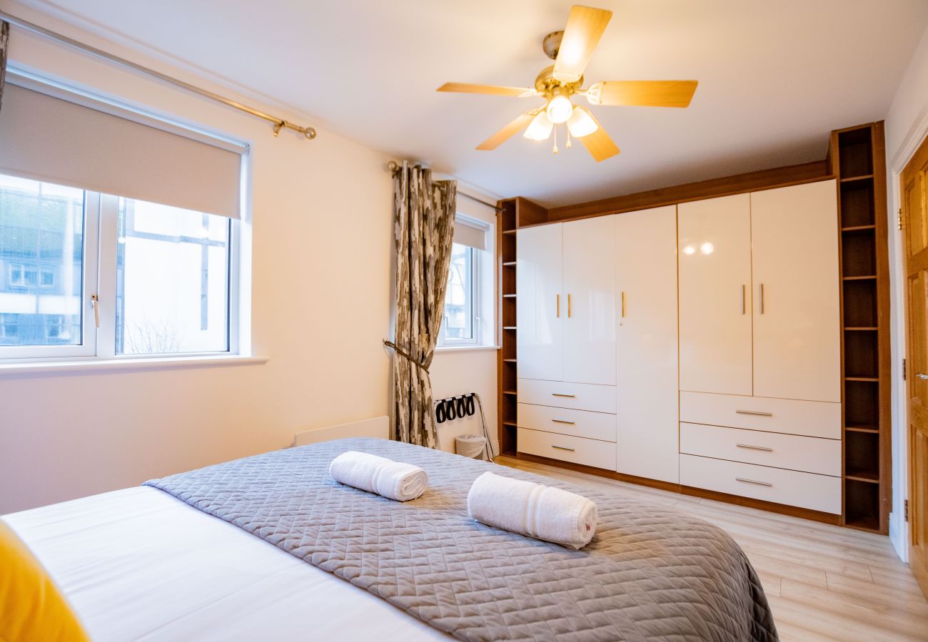 Apartment in Galway City - Location! Minutes to the Latin Quarter, Spanish Arch, and Shop Street