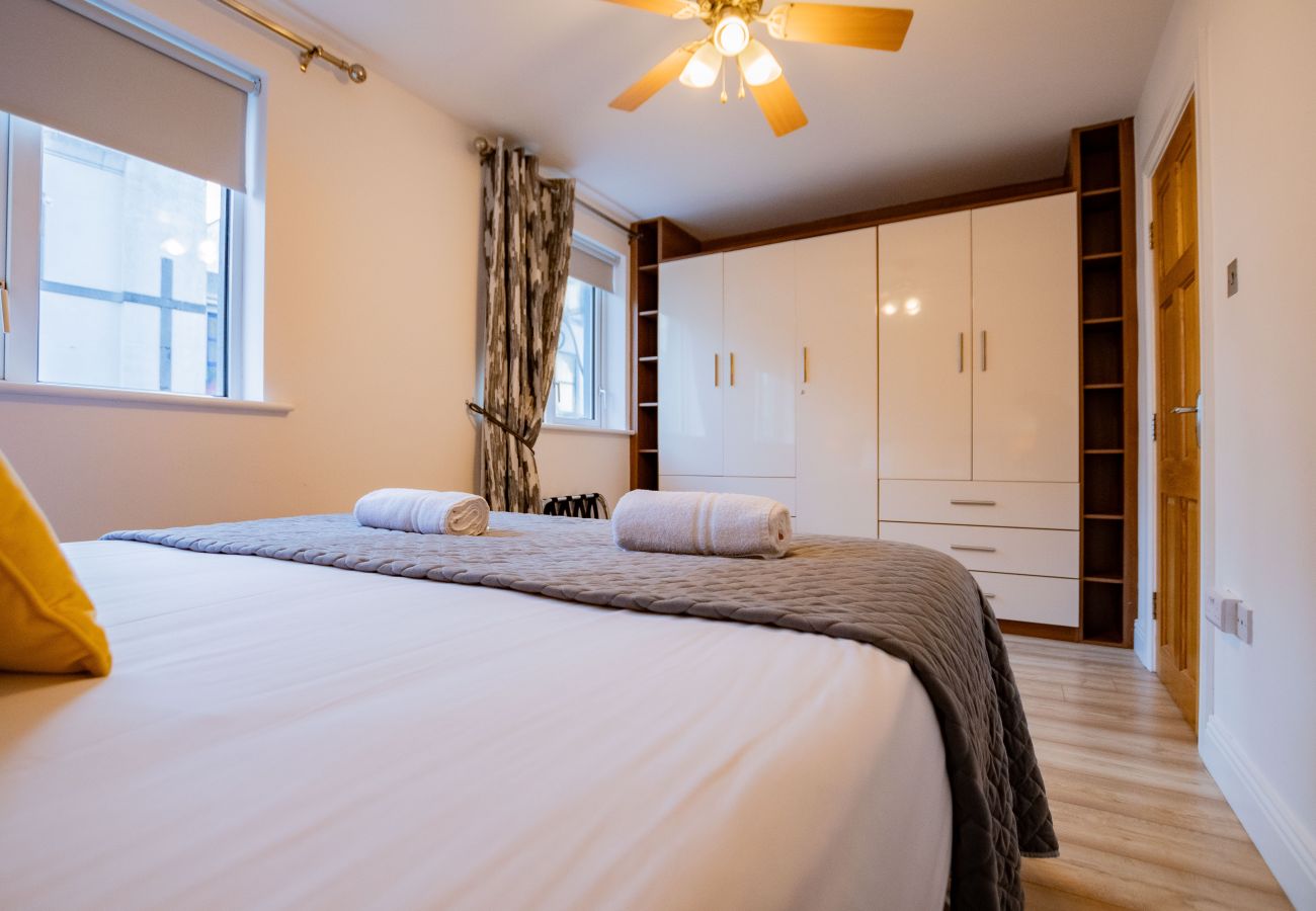 Apartment in Galway City - Location! Minutes to the Latin Quarter, Spanish Arch, and Shop Street