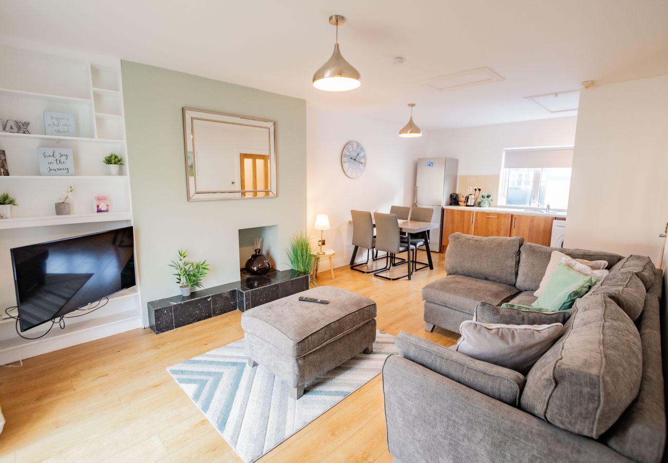 Apartment in Galway City - Location! Minutes to the Latin Quarter, Spanish Arch, and Shop Street