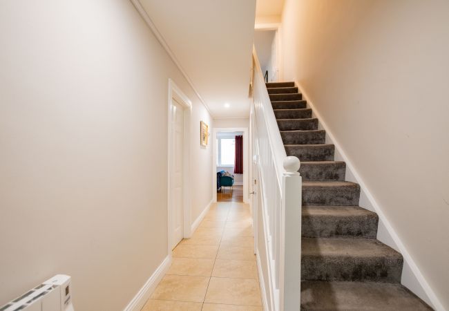 Terraced House in Galway City - Spacious City Centre Apartment - Sleeps 6 Terraced House in Galway City - Spacious City Centre Apartment - Sleeps 6