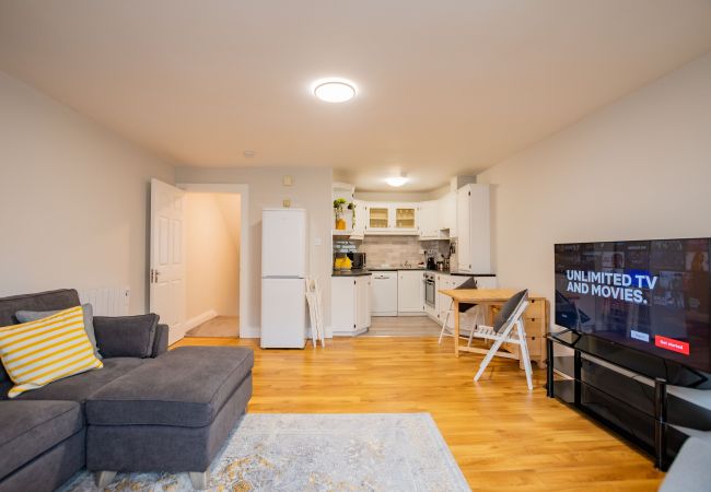 Terraced House in Galway City - Spacious City Centre Apartment - Sleeps 6 Terraced House in Galway City - Spacious City Centre Apartment - Sleeps 6