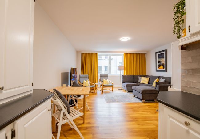 Terraced House in Galway City - Spacious City Centre Apartment - Sleeps 6 Terraced House in Galway City - Spacious City Centre Apartment - Sleeps 6