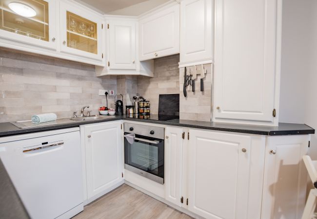 Terraced House in Galway City - Spacious City Centre Apartment - Sleeps 6 Terraced House in Galway City - Spacious City Centre Apartment - Sleeps 6