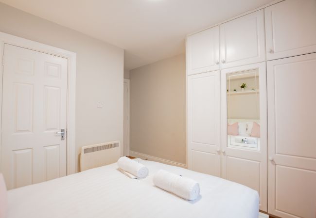 Terraced House in Galway City - Spacious City Centre Apartment - Sleeps 6 Terraced House in Galway City - Spacious City Centre Apartment - Sleeps 6