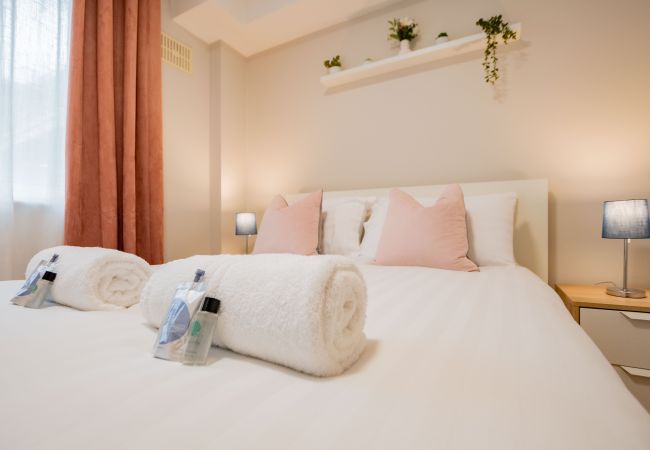 Terraced House in Galway City - Spacious City Centre Apartment - Sleeps 6 Terraced House in Galway City - Spacious City Centre Apartment - Sleeps 6