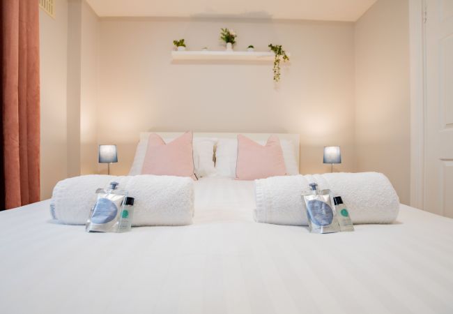 Terraced House in Galway City - Spacious City Centre Apartment - Sleeps 6 Terraced House in Galway City - Spacious City Centre Apartment - Sleeps 6