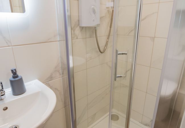 Terraced House in Galway City - Spacious City Centre Apartment - Sleeps 6 Terraced House in Galway City - Spacious City Centre Apartment - Sleeps 6