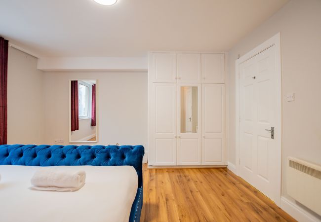 Terraced House in Galway City - Spacious City Centre Apartment - Sleeps 6 Terraced House in Galway City - Spacious City Centre Apartment - Sleeps 6