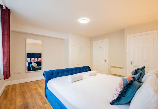 Terraced House in Galway City - Spacious City Centre Apartment - Sleeps 6 Terraced House in Galway City - Spacious City Centre Apartment - Sleeps 6