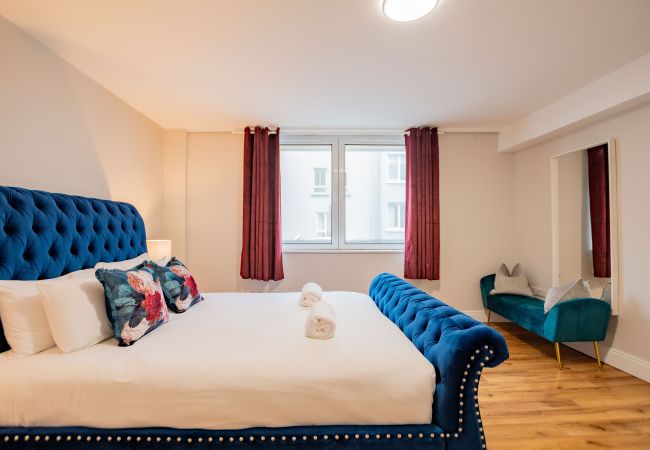 Terraced House in Galway City - Spacious City Centre Apartment - Sleeps 6 Terraced House in Galway City - Spacious City Centre Apartment - Sleeps 6