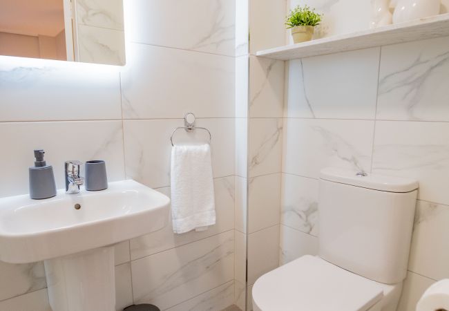Terraced House in Galway City - Spacious City Centre Apartment - Sleeps 6 Terraced House in Galway City - Spacious City Centre Apartment - Sleeps 6