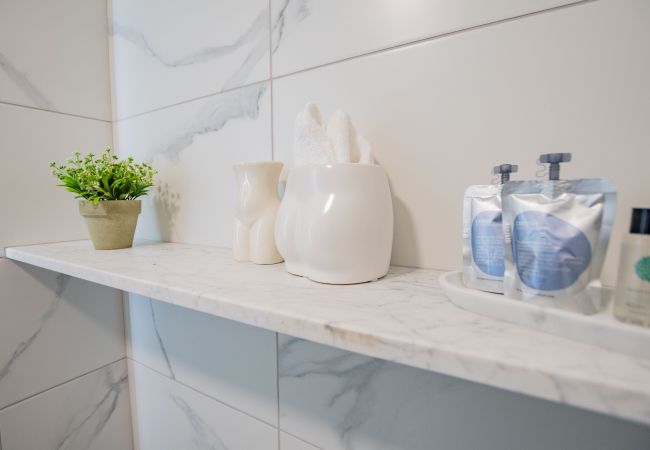 Terraced House in Galway City - Spacious City Centre Apartment - Sleeps 6 Terraced House in Galway City - Spacious City Centre Apartment - Sleeps 6
