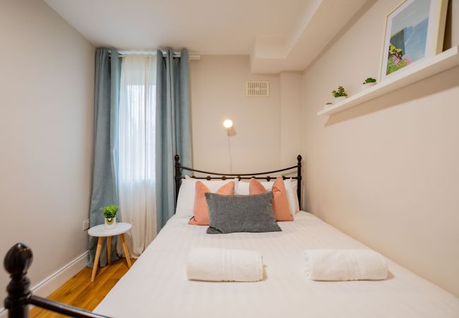 Terraced House in Galway City - Spacious City Centre Apartment - Sleeps 6 Terraced House in Galway City - Spacious City Centre Apartment - Sleeps 6