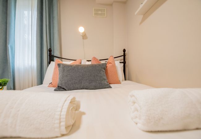 Terraced House in Galway City - Spacious City Centre Apartment - Sleeps 6 Terraced House in Galway City - Spacious City Centre Apartment - Sleeps 6
