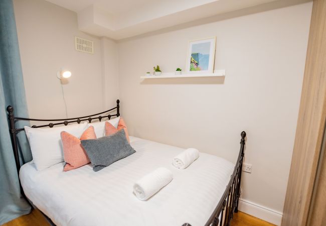 Terraced House in Galway City - Spacious City Centre Apartment - Sleeps 6 Terraced House in Galway City - Spacious City Centre Apartment - Sleeps 6